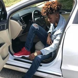 Meet your Posher, Jamias